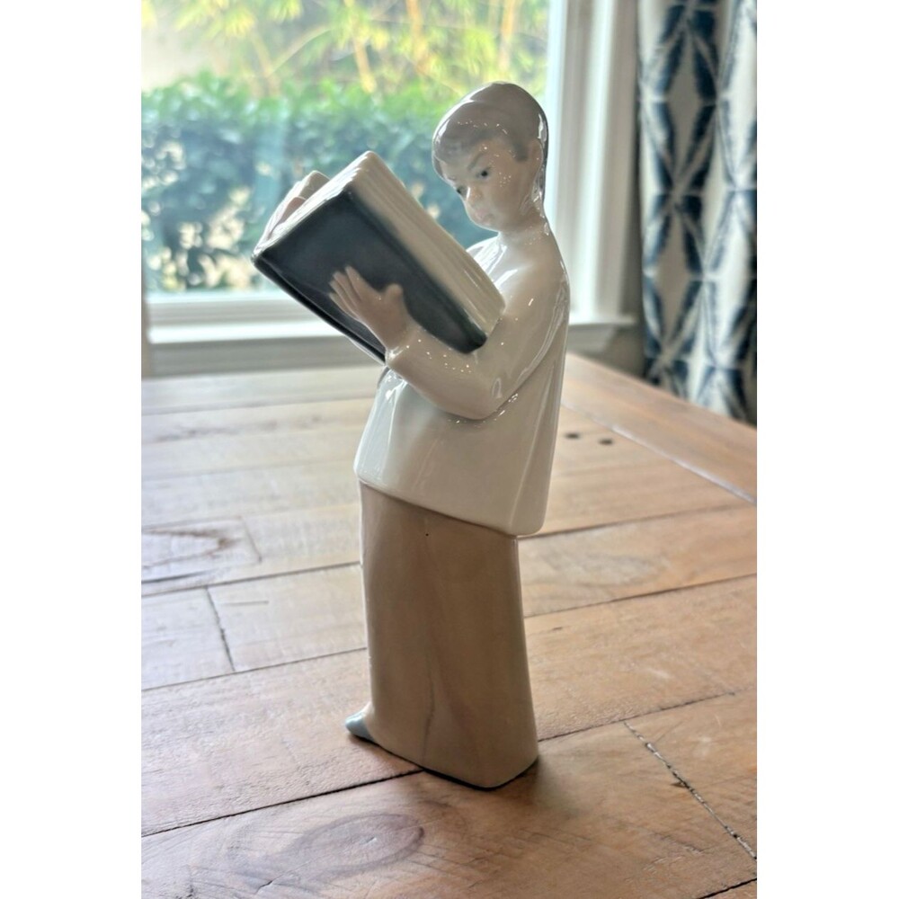 Lladro Rosal 1960s Choir Boy Holding Open Bible